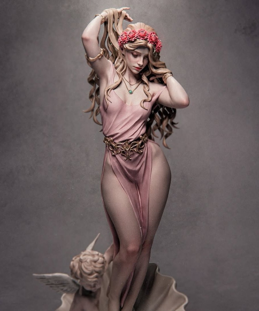 Diosa Afrodita posando